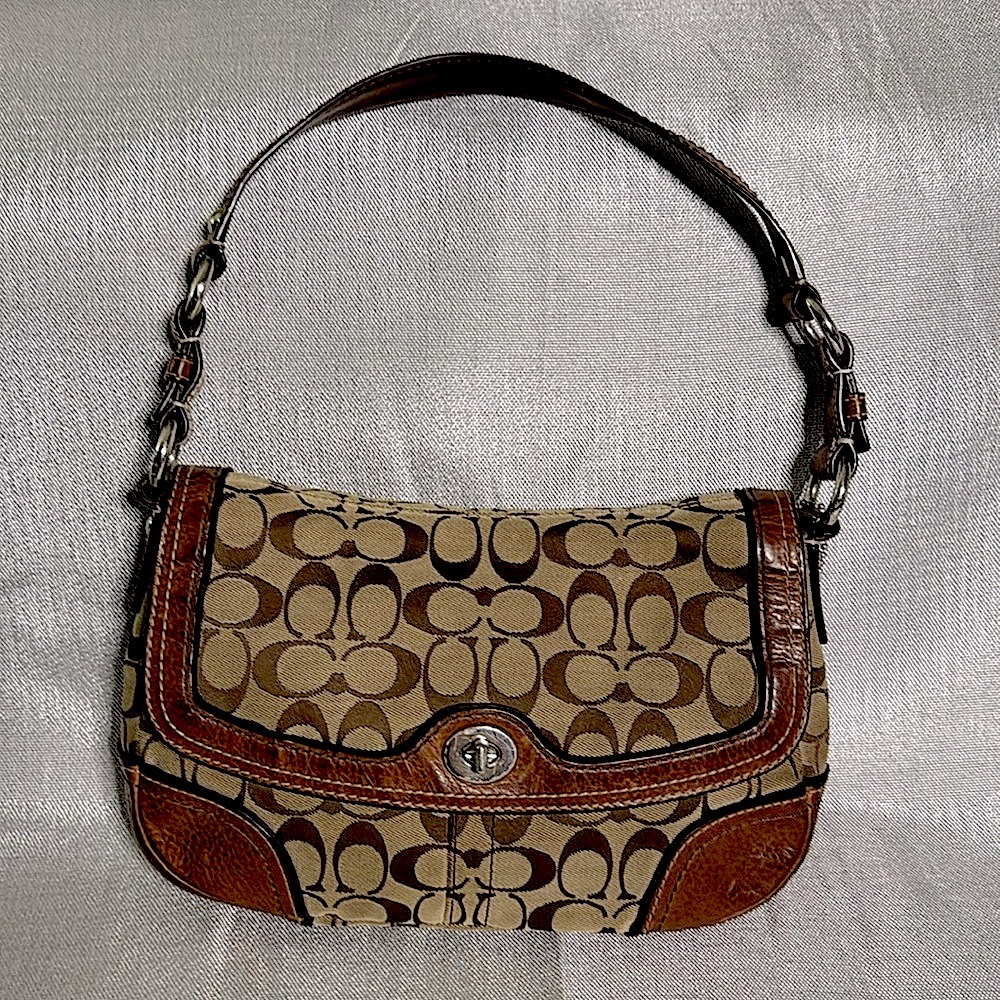 COACH HANDBAG HAND HELD WITH STRAP, BROWN AND TAN COLOR IN GOOD CONDITION.